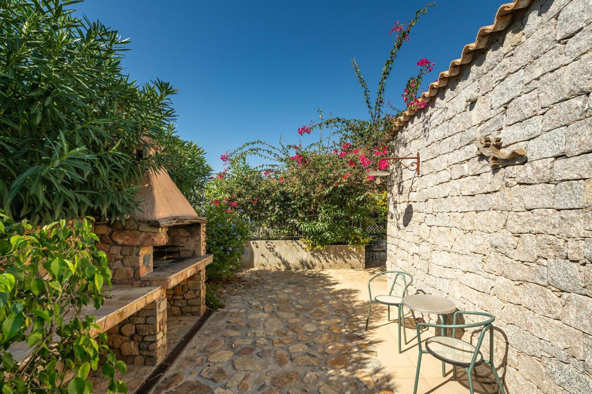 קסטיאדס Villa Bouganville Cala Sinzias מראה חיצוני תמונה