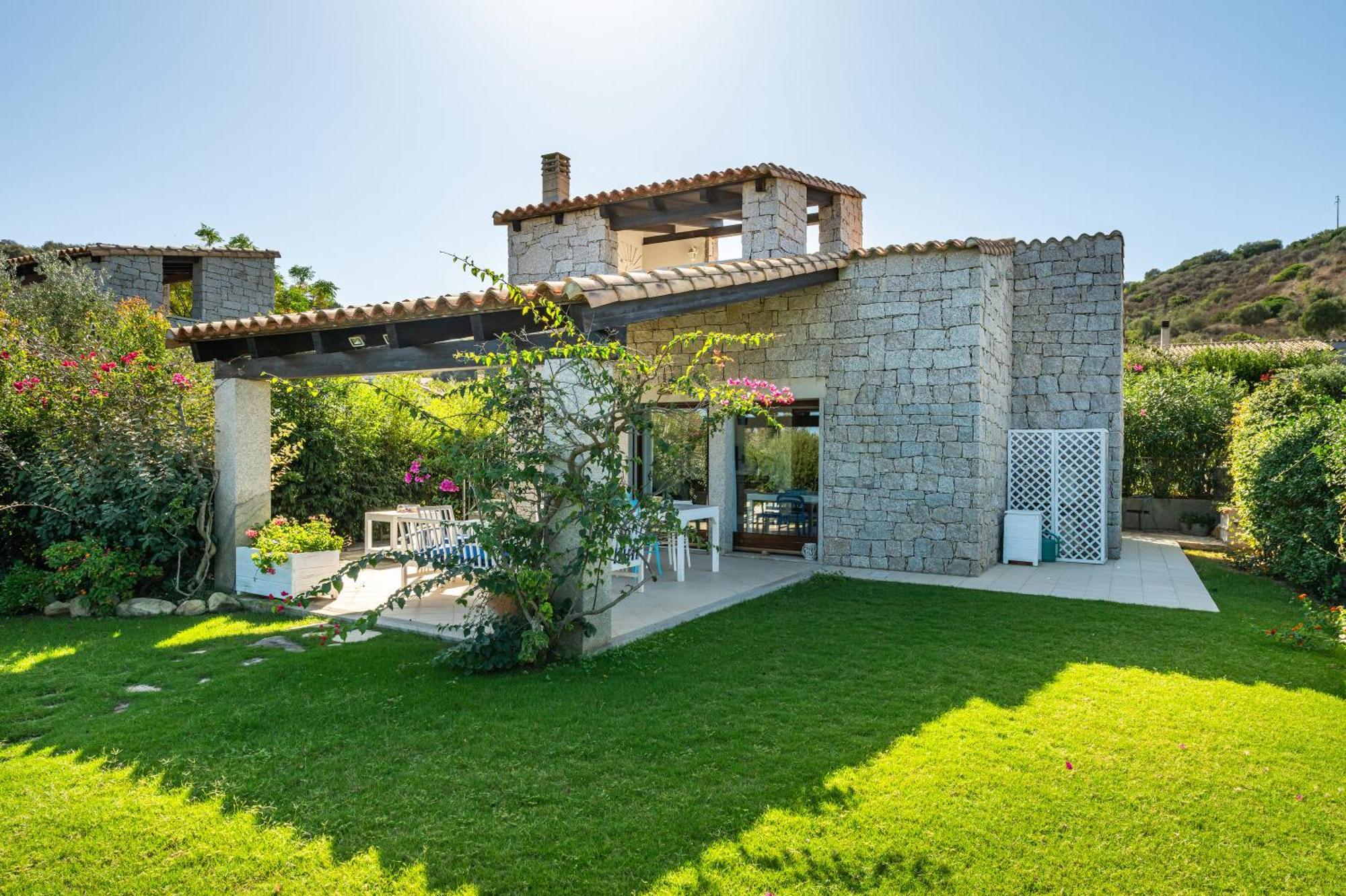 קסטיאדס Villa Bouganville Cala Sinzias מראה חיצוני תמונה