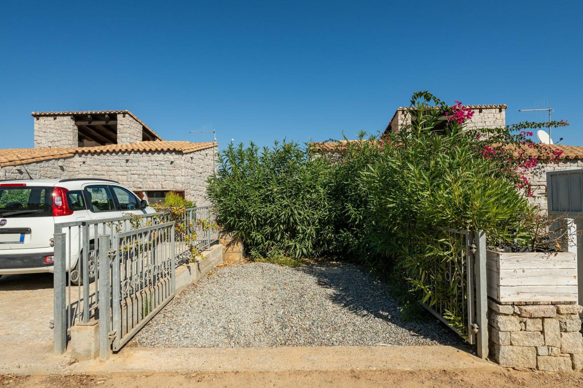 קסטיאדס Villa Bouganville Cala Sinzias מראה חיצוני תמונה