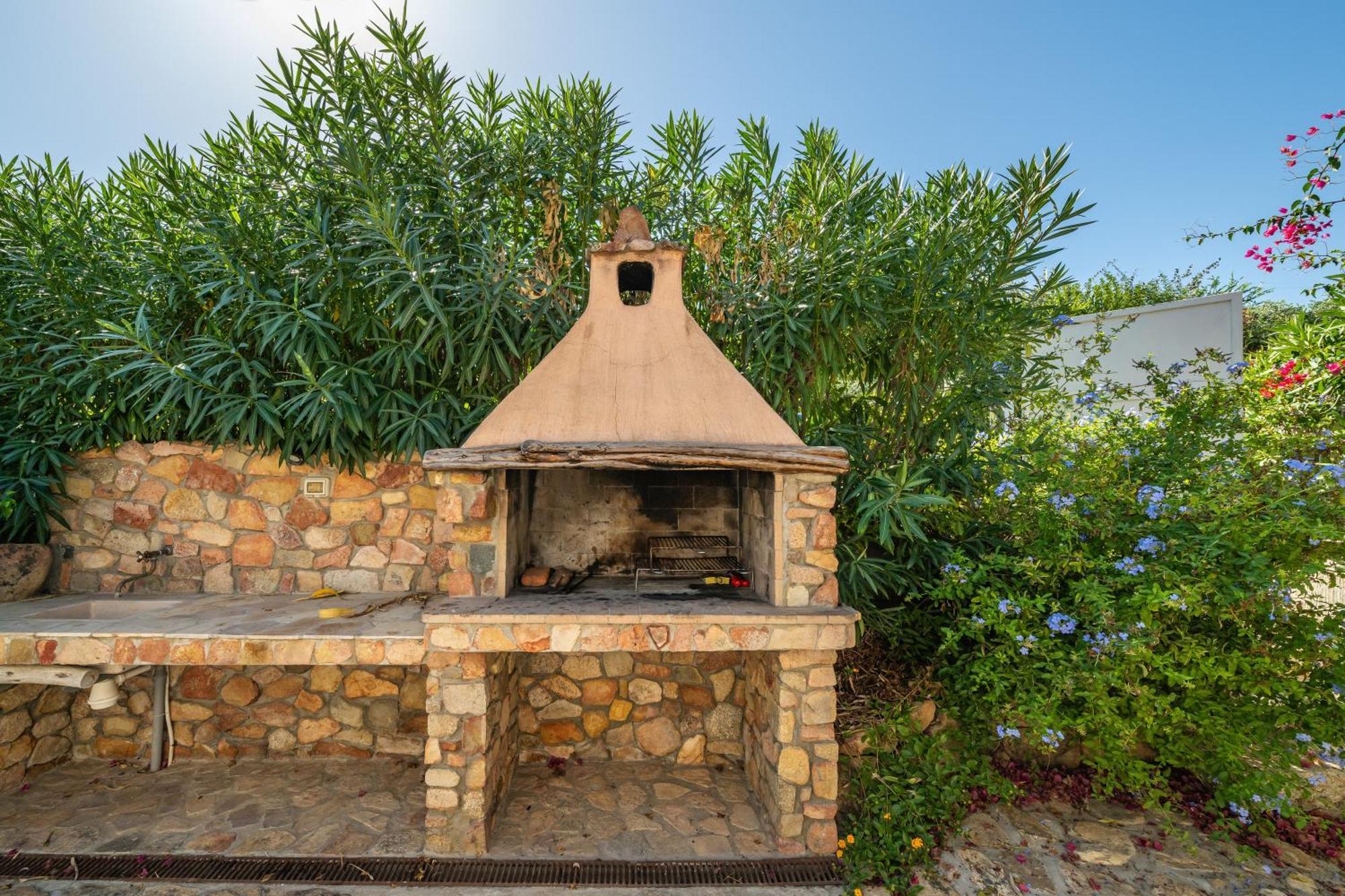 קסטיאדס Villa Bouganville Cala Sinzias מראה חיצוני תמונה