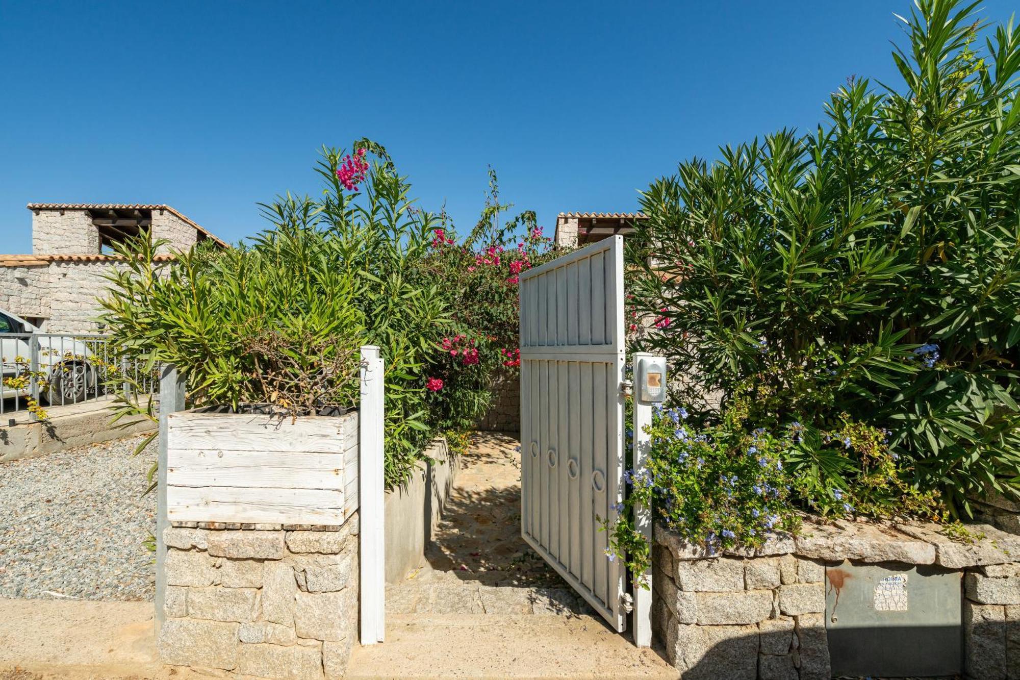 קסטיאדס Villa Bouganville Cala Sinzias מראה חיצוני תמונה